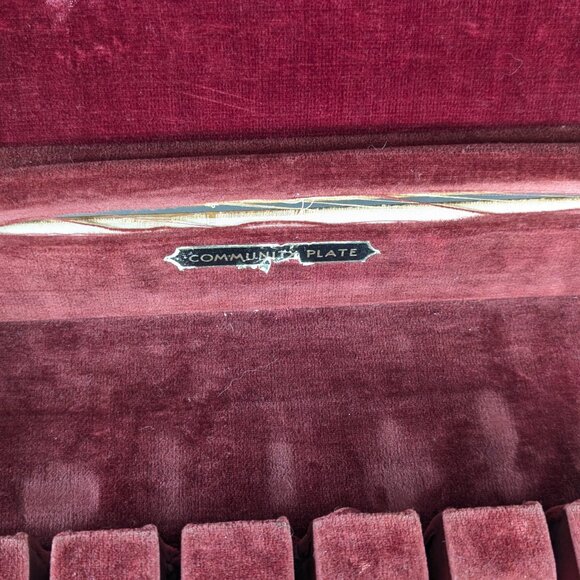 Vintage Oneida Silverdor flatware case, wooden 8 person cutlery storage box - Picture 5 of 12